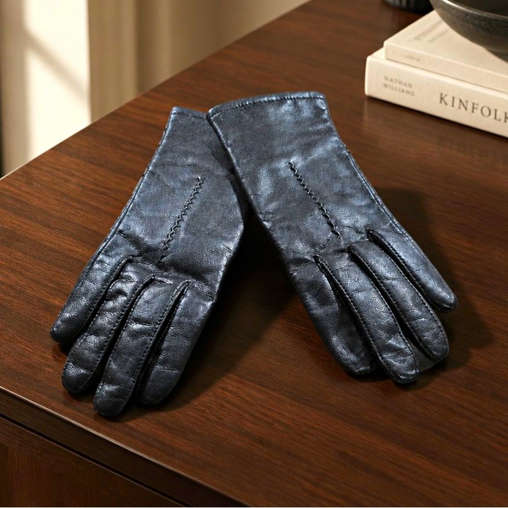 Vintage Fownes Women's Black Leather Lined Wrist Gloves, Size 7, Solid Classic